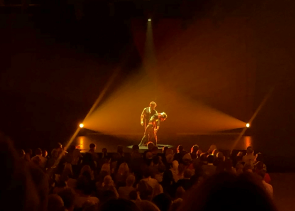 GOP Variete Paartanz orange Beleuchtet